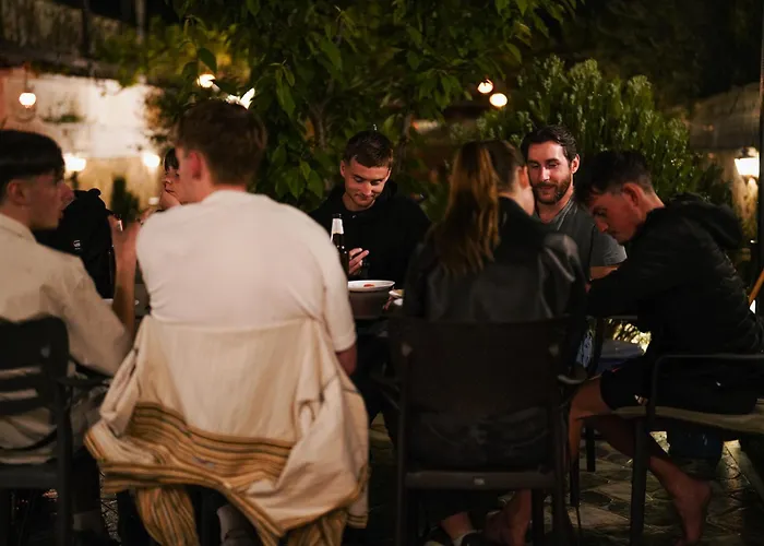 Maya Hostel Μπεράτ